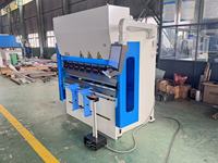Machine de pliage électrique durable à longue durée de vie pour la pliage de tôles industrielles sur lignes de production continues