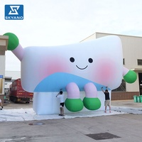 Modèle de personnage de dessin animé gonflable géant personnalisé, personnage gonflable monté sur le toit pour la publicité extérieure, la décoration d'événements, la promotion