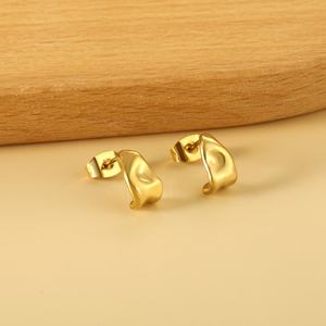 Pendientes de Aro Geométricos en Forma de C Irregulares y Modernos, de Acero Inoxidable Chapado en Oro PVD de 18K, para Mujer - Product Image 4
