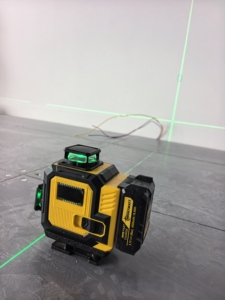 Láser Autonivelante de 360°, Bajo Mantenimiento, Diseño Portátil, Pantalla Extra Grande de Alta Claridad, Solución Todo en Uno, Veinticuatro Líneas - Product Image 1