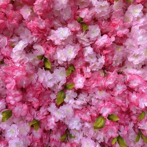 Mur floral extérieur imperméable et résistant aux UV, idéal pour les fêtes de jardin, les mariages sur la plage et la décoration de patio et de maison. - Product Image 3