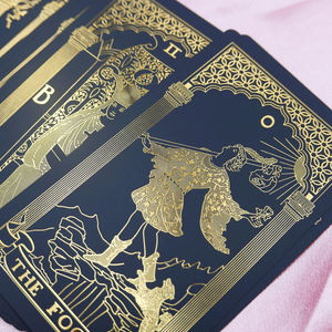 高品质批发定制环保 PVC 金箔防水塔罗牌带用户手册家庭使用黑金太阳设计 - Product Image 3