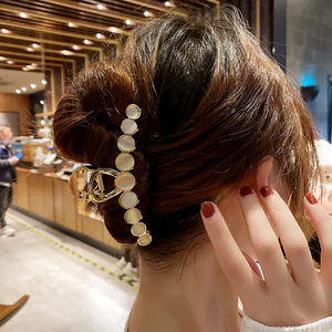 Grande <span class=keywords><strong>pince</strong></span> à cheveux perle oeil de chat pour femmes Style coréen <span class=keywords><strong>pince</strong></span> à mâchoires en métal doré pour cheveux épais en gros pour un usage quotidien - Product Image 3