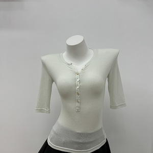 เสื้อไหมพรมเฮนลีย์ SUHE TS-015 สำหรับผู้หญิง แขนสามส่วน ทรงเข้ารูป สีพื้น ระบายอากาศได้ดี เหมาะสำหรับฤดูร้อน - Product Image 2