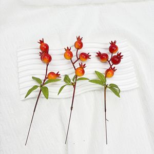 Rama de Granada Artificial con Degradado Rojo para Decoración Navideña, Fruta Artificial para Arreglos Florales DIY - Product Image 1