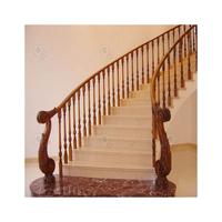 Escalier en bois d'intérieur, designs de rampes d'escalier en bois, escalier en bois sculpté en Inde