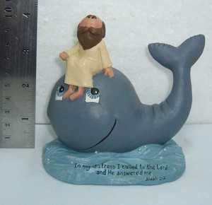 Figura Religiosa de Resina: Jonas y la Ballena "Llamado por el Señor" Regalo Cristiano, Símbolo de Esperanza y Respuesta Divina - Product Image 1