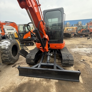 Mini-excavatrice Kubota U55 de 5,5 tonnes, compacte, avec moteur puissant et système hydraulique stable pour chantier de construction - Product Image 6