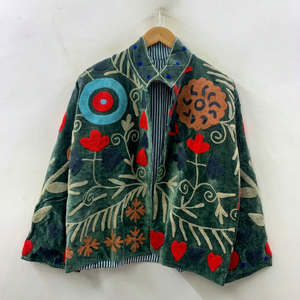 Chaqueta de Mujer de Terciopelo Verde Salvia Hecha a Mano de Primera Calidad, Elegante Abrigo Tipo Cardigan con Superposición, Tejido Suave de Primera Calidad, Patrones de Lujo - Product Image 1