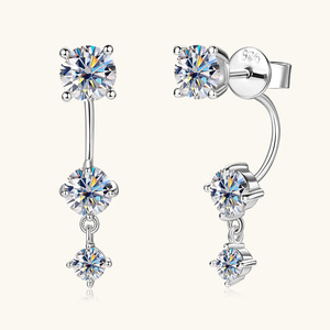 Pendientes <span class=keywords><strong>de</strong></span> tuerca clásicos <span class=keywords><strong>de</strong></span> moissanita chapados en rodio plateado con diseño <span class=keywords><strong>de</strong></span> alta gama para niña, a la moda <span class=keywords><strong>de</strong></span> TikTok, personalizados al por mayor - Product Image 1