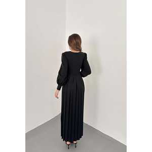 ชุดราตรีทรงเอไลน์สีดำสุดหรู คอเสื้อแบบครูว์เนค ผ้าเครป เอวเข้ารูปพอดีตัว สวมใส่สบาย - Product Image 5