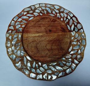 Élégant plateau de service en résine naturelle avec design rond élégant, idéal pour le thé, le café et le petit-déjeuner d'Inde. - Product Image 1