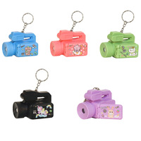 Pendentif de sac porte-clés de dessin animé pour enfants mini projecteur, pendentif de jouet cadeau créatif de dessin animé mignon, machine à saisir