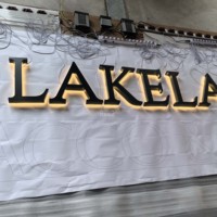 Signalétique personnalisée à forte réutilisation : Lettres rétroéclairées en acier inoxydable 304 et acrylique, peintes au pistolet par Seiko