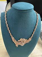 Collier de luxe en or 18 carats de haute qualité pour femmes, bijoux haut de gamme sans incrustation de pierres, article cadeau personnalisable avec pierres précieuses