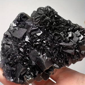 Esemplare di Fluorite Rosa Nera |   Reazione alla luce UV di prodotti grezzi pakistani per decorazioni domestiche e regali di festa - Product Image 5