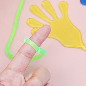 Jouets en caoutchouc souple TPR pour enfants, nouveauté en gros, jouets muraux adhésifs en forme de main, jouets élastiques pour enfants, en vente - Product Image 5