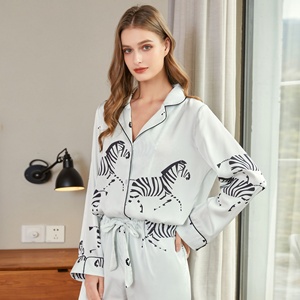 Vêtements de nuit pour femmes Cardigan mignon <span class=keywords><strong>Ensemble</strong></span> de pyjama en satin pour femmes en gros QS1027J50 - Product Image 5