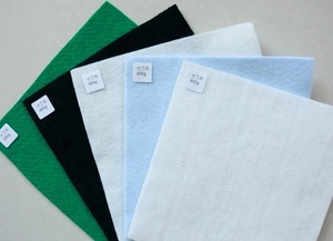 Membrana Geotextil de Filtración Negra de 100 g/m² para Minería, Estanques de Lixiviación, Estanques de Campos de Golf y Aplicaciones en Aeropuertos - Product Image 2