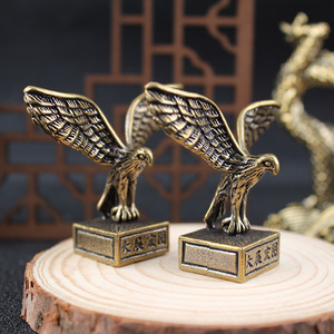 Ornement en laiton en forme d'aigle, 2 pièces, décoration de bureau traditionnelle, cadeau pour la décoration de bureau, thème Grande Ambition - Product Image 2
