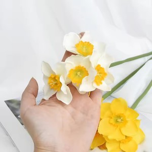 6 Piezas de Narcisos Artificiales, Ramo de Flores de Narciso de Plástico para Decoración del Hogar, Jardín, Habitación, Escritorio, Bodas, Fiestas - Product Image 5
