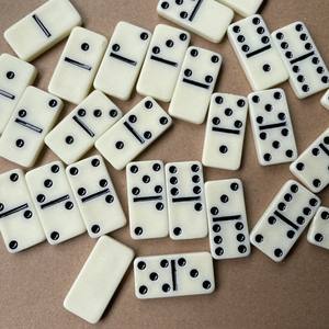 28 dominos en PVC standard jeux <span class=keywords><strong>de</strong></span> table bonne sensation <span class=keywords><strong>de</strong></span> main cartes <span class=keywords><strong>de</strong></span> <span class=keywords><strong>jeu</strong></span> avec boîte en plastique coulissante <span class=keywords><strong>jeu</strong></span> <span class=keywords><strong>de</strong></span> <span class=keywords><strong>société</strong></span> <span class=keywords><strong>de</strong></span> divertissement - Product Image 4