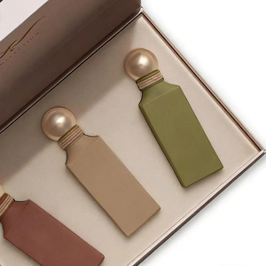 Set de Regalo de Perfume Árabe en Spray, 3 Piezas, Fragancia Duradera, Tamaño Regular, para Hombre y Mujer, Aroma Floral Amaderado de Lujo - Product Image 3