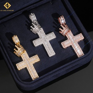 Elegante Colgante de Cruz de Moissanita con Corona, Chapado en Oro de 18K, Moissanita con Corte Baguette y Engaste de Canal, Amuleto Religioso Hiphop para Hombre - Product Image 4