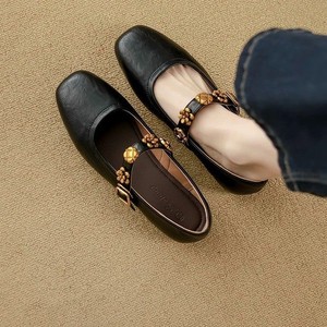Zapatos Planos Mary Jane Vintage para Mujer con Decoración Floral Metálica, Cuero Suave, Correa Ajustable con Hebilla, Punta Redonda, <span class=keywords><strong>Mocasines</strong></span> para Uso Diario, OEM ODM - Product Image 2