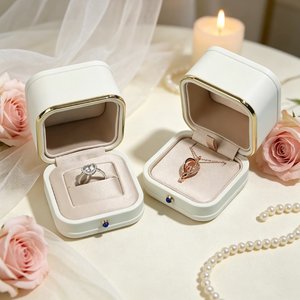 Caja de Joyería de Lujo en Cuero PU Blanco con Detalles en Dorado, Caja Plegable para Guardar Anillos y Collares, Empaque para Regalo de Compromiso - Product Image 5
