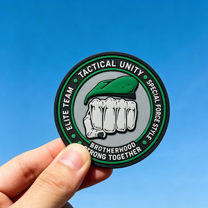 Patch moral personnalisé en PVC 3D avec fixation Velcro, design unité d'équipe pour uniformes, sacs et équipements – Vente directe usine en gros - Product Image 1