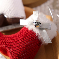 Ornement de Noël en forme de patin à glace tricoté avec nœud en fausse fourrure et clochette, pendentif botte à suspendre pour sapin de Noël, décoration de fête et de maison