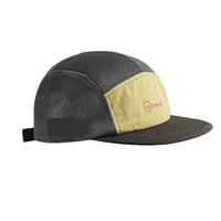 Gorra deportiva de poliéster de 5 paneles con hebilla de plástico, diseño de bloques de color, bordado de patchwork y cierre a presión personalizado.