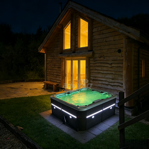 Baignoire de <span class=keywords><strong>spa</strong></span> extérieure de luxe créant une expérience de bien-être et de relaxation privée dans la cour à la maison - Product Image 1