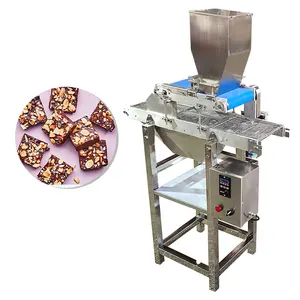 Stainless steel chocolate nuts spreader machine /nut spreading machine on chocolate for factory