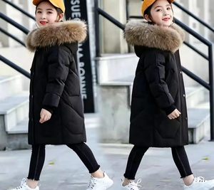 Manteau long et épais en peluche à capuche pour enfants - Manteau d'hiver en coton matelassé pour filles avec un grand col pour une protection contre le vent et une chaleur optimale en extérieur - Product Image 1