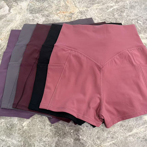 <span class=keywords><strong>Shorts</strong></span> de yoga et de sport taille haute en spandex avec logo personnalisé, coupe en V croisée et poches respirantes pour le volleyball - Product Image 2
