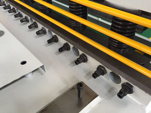 เครื่องตัดไฮดรอลิกแบบกิโยตินสำหรับผู้ผลิต - Product Image 2