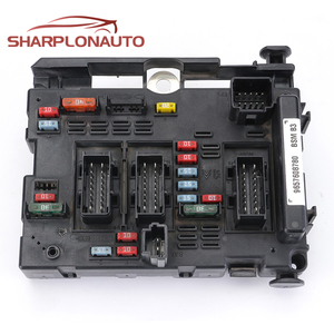 Boîte à fusibles pour pièces automobiles 9657608780 pour Citroën C3 C5 C8 <span class=keywords><strong>Peugeot</strong></span> <span class=keywords><strong>206</strong></span> 307 406 807 Ensemble de boîte à fusibles - Product Image 1