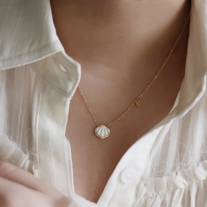 Collar con Colgante de Concha de Cauri Natural Blanca, Joyería de Acero Inoxidable Chapada en Oro de 18k PVD Personalizada al por Mayor de MICCI - Product Image 2