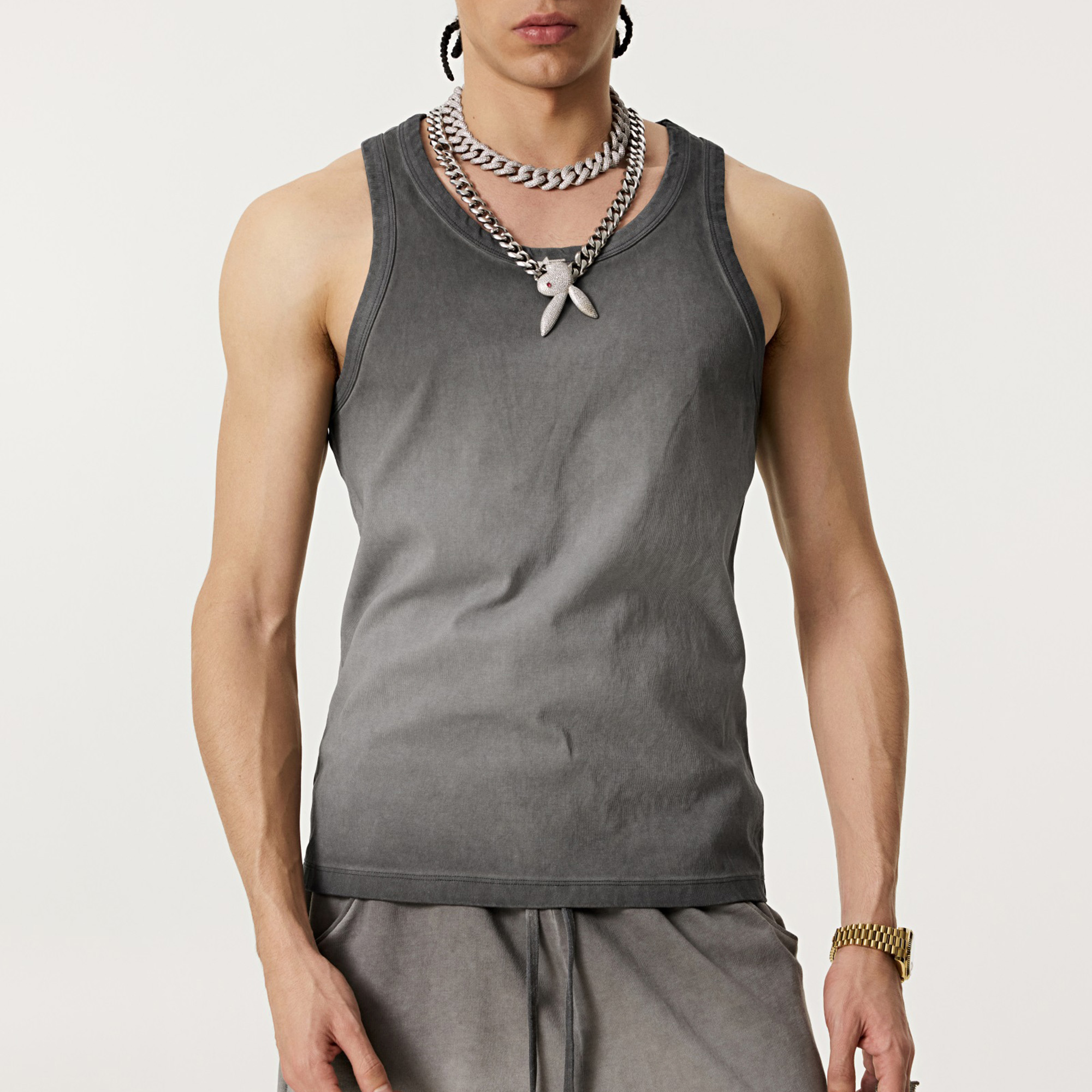 สีเทาเข้ม