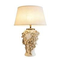 Lampe de table LED en céramique dorée de luxe Design moderne et élégant pour salon chambre à coucher décor à la maison mariages accessoires décoration cadeau