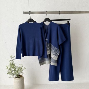Conjunto de tres piezas de punto plisado estilo veraniego para mujer, top ajustado, cárdigan y pantalón de pierna ancha con estampado - 26 años de experiencia en comercio exterior - Product Image 2
