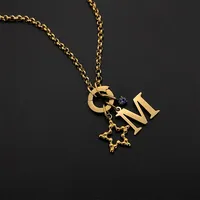 Bracelet en acier inoxydable eManco, style minimaliste avec breloques en cristal et lettres étoiles, idéal pour le quotidien, le bureau et les occasions chics.