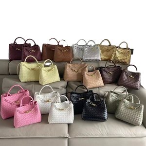 Sac fourre-tout décontracté en cuir véritable pour femme avec nœud et sangle métallique tressée, résistant à l'eau, fermeture éclair, portable, sangle amovible - Product Image 1