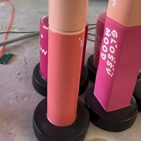 Ensemble de sculptures géantes de rouge à lèvres et de vernis à ongles - Installation artistique de maquillage en fibre de verre ludique pour boutique et salon