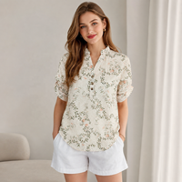 Chemisier Chic à Motifs Floraux et Découpes Ajourées pour Femme, Col Fendu, Manches à Revers, en Mélange de Viscose, Idéal pour les Vacances d'Été et les Tenues de Plage