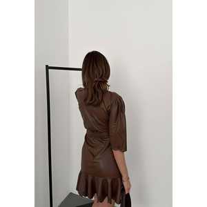 Robe mini en satin écologique avec détail portefeuille et lien, robe de cocktail moderne à taille naturelle - Product Image 6