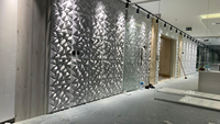 Dalles de plafond en plastique PVC multicolore panneau de papier peint 3d panneau de décoration d'art mural durable