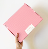 Vente en gros de boîtes d'expédition en papier personnalisées imprimées en rose pour abonnement boîte postale en carton pour emballage cadeau
